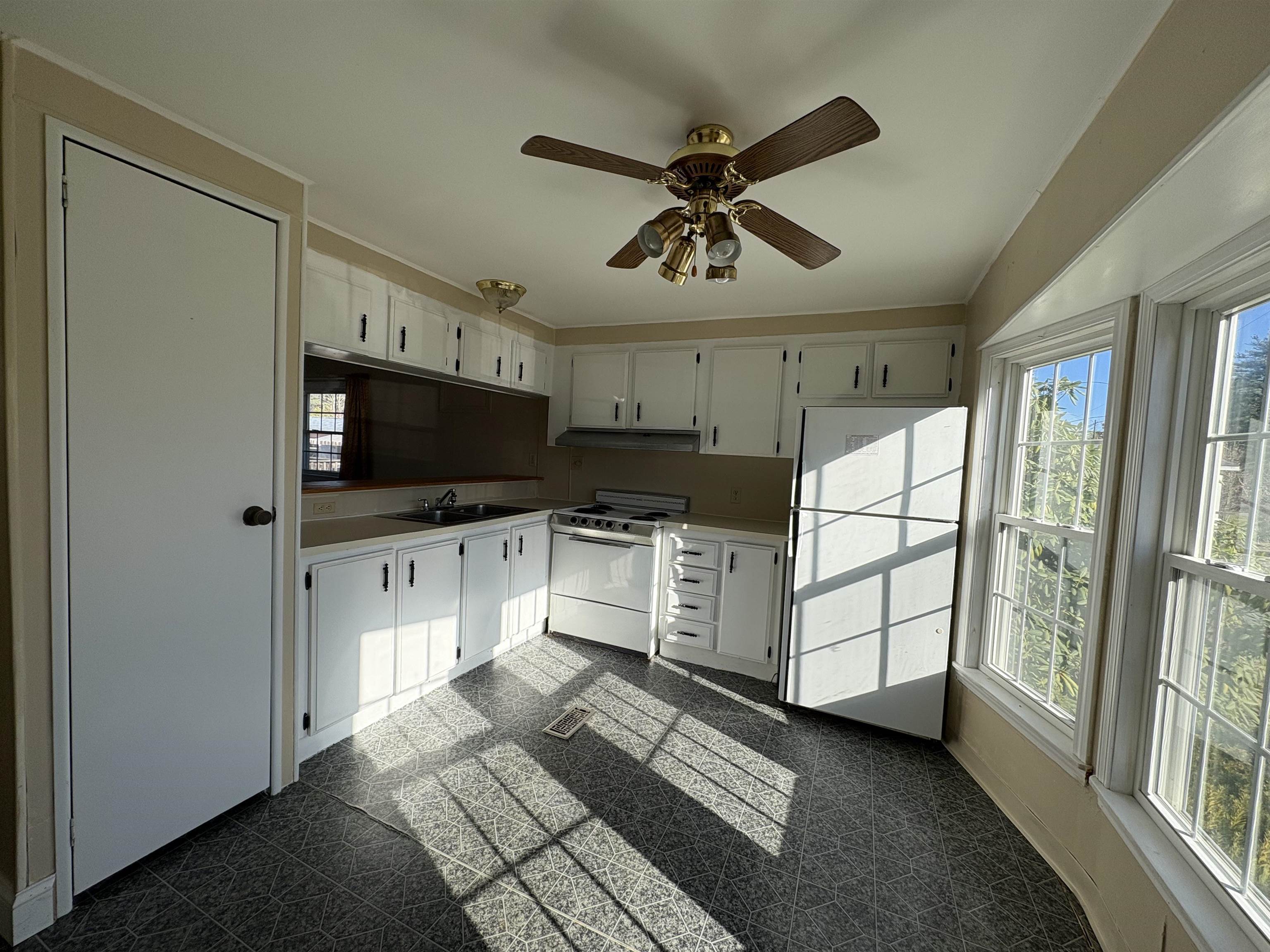 82 Rachael Circle Goffstown, NH 03045 - Photo 10 of 17