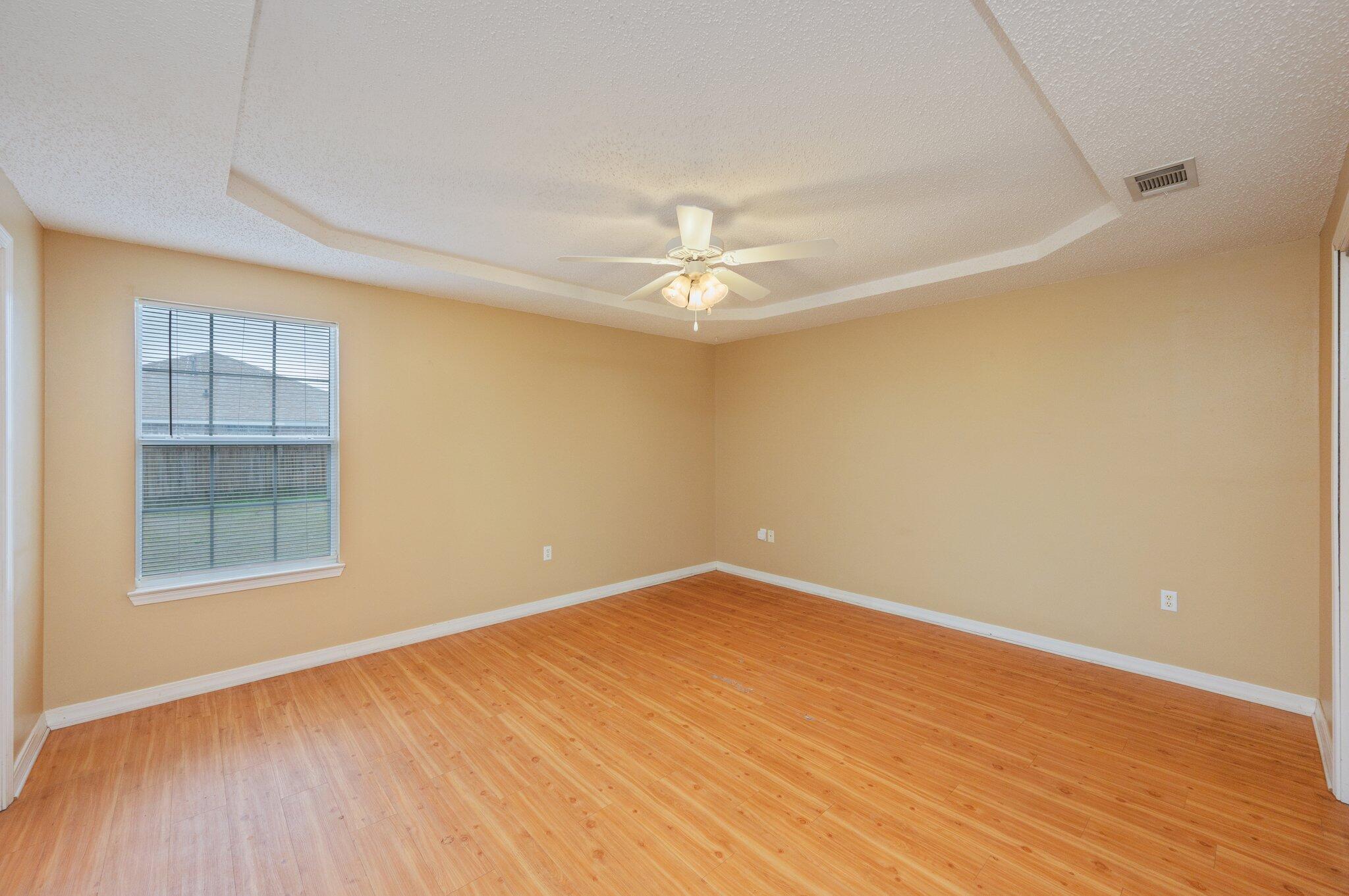 537 Risen Star Drive Crestview, FL 32539 - Photo 14 of 34 14-web-or-mls-537 Risen Star Dr-11