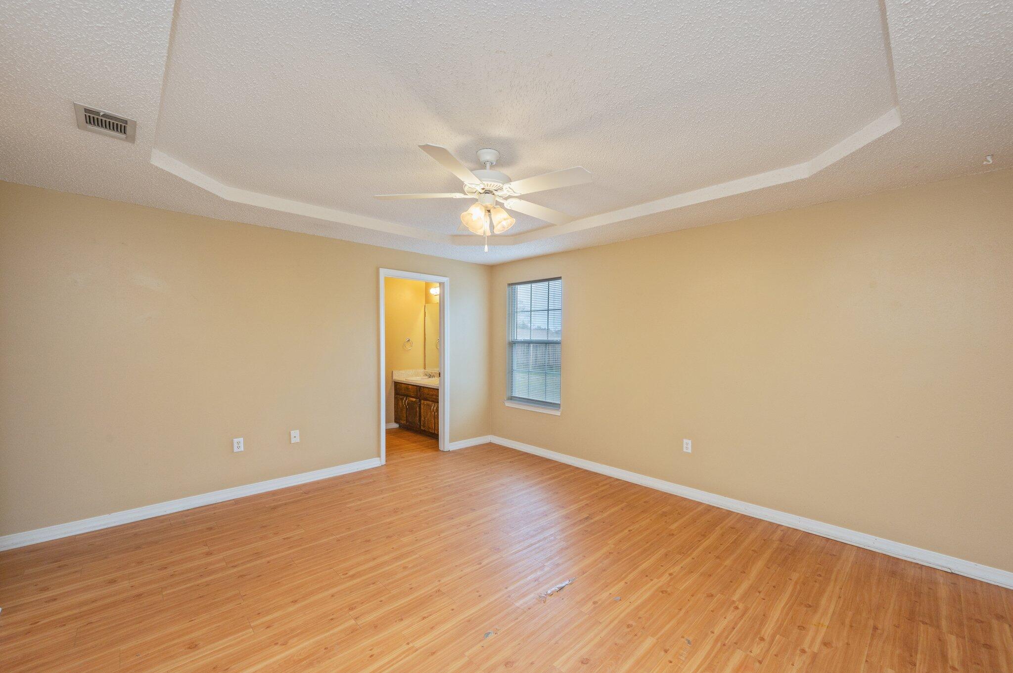 537 Risen Star Drive Crestview, FL 32539 - Photo 15 of 34 15-web-or-mls-537 Risen Star Dr-12
