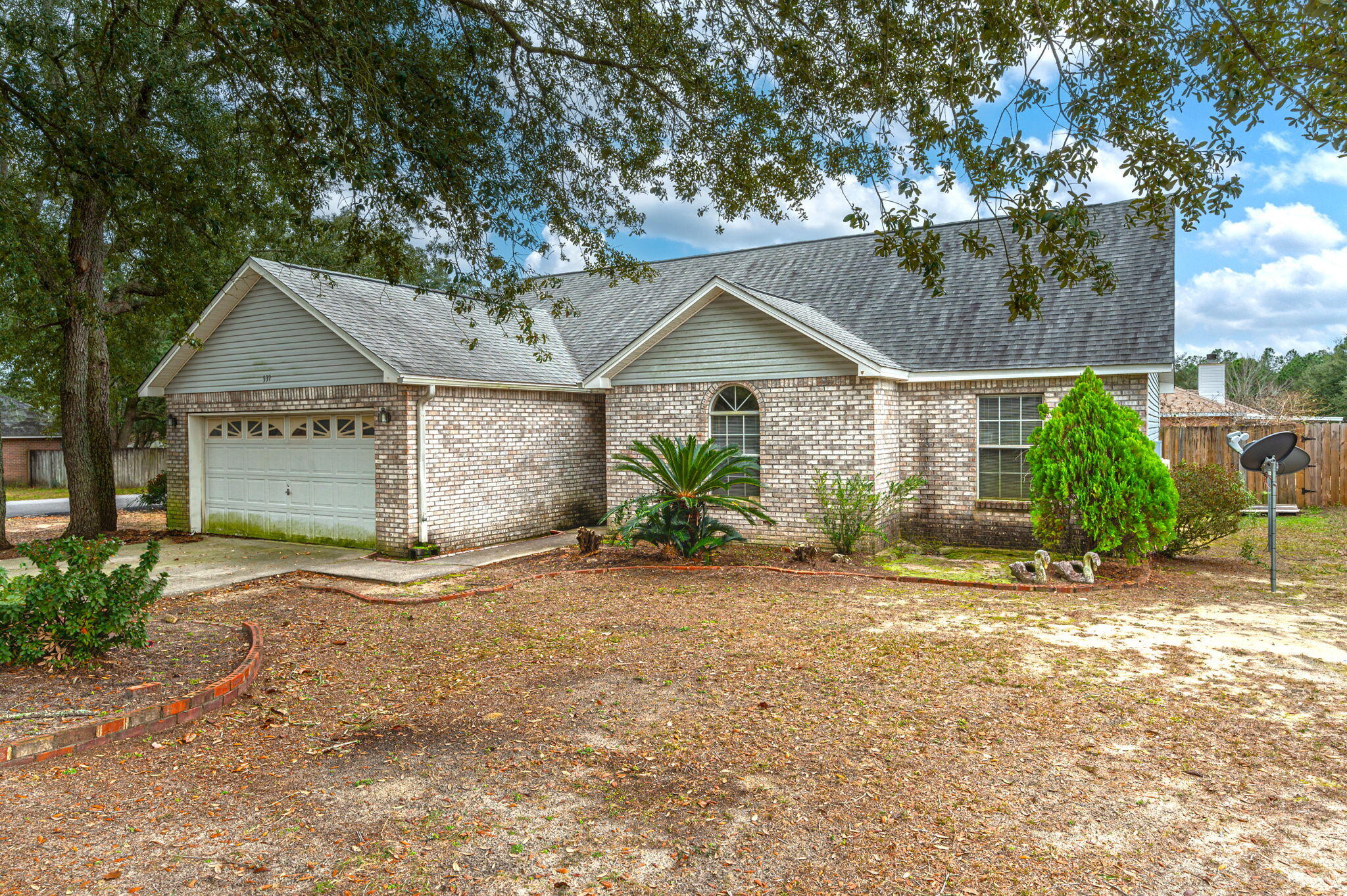 537 Risen Star Drive Crestview, FL 32539 - Photo 2 of 34 2-web-or-mls-537 Risen Star Dr Exterior-