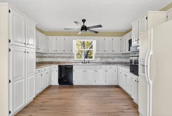 $479,900 | 226 West Biggs Road, Cottontown, TN 37048