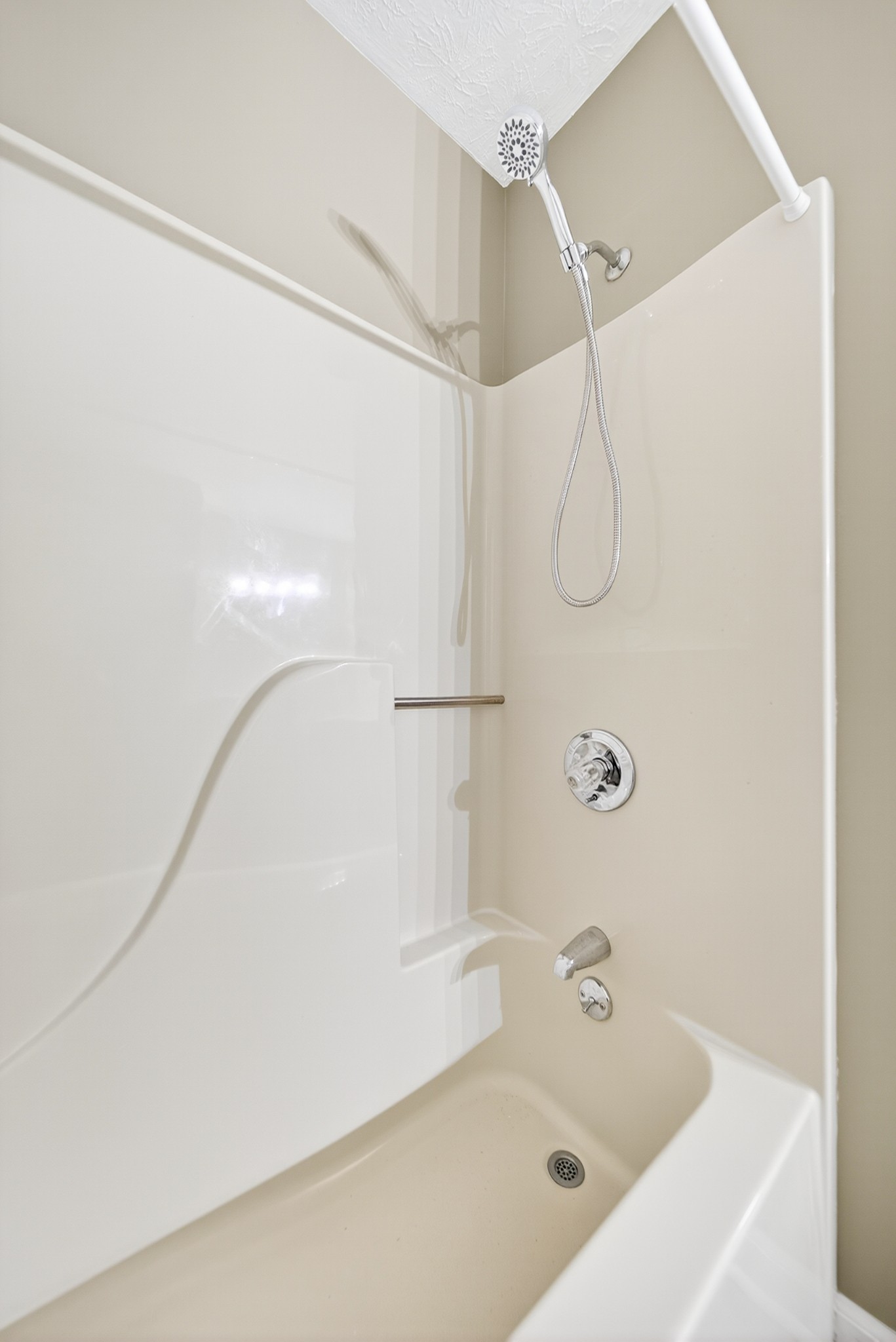 226 West Biggs Road Cottontown, TN 37048 - Photo 56 of 56 a bathroom with a bathtub