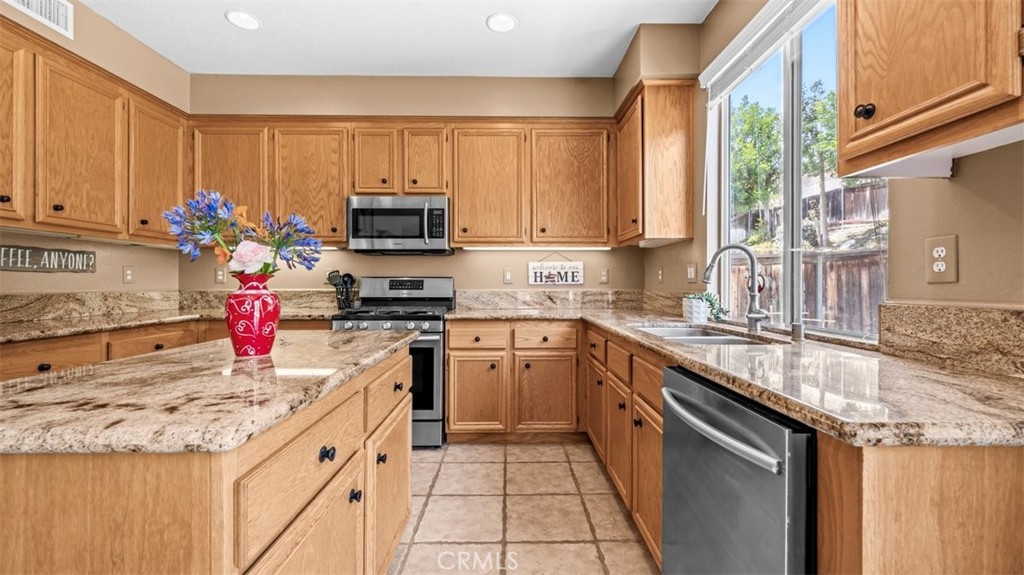 11492 Fallingstar Court Rancho Cucamonga, CA 91701 - Photo 7 of 22