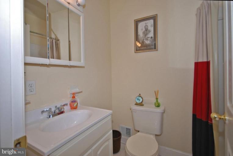 99 Rhode Island Avenue Northeast Washington, DC 20002 - Photo 23 of 24 Hall Bath