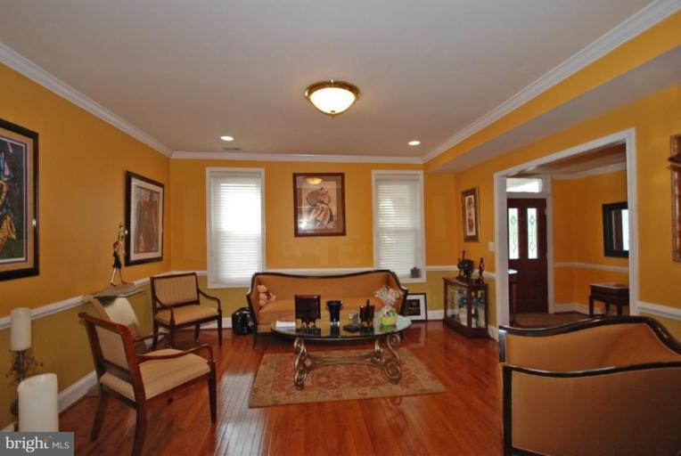 99 Rhode Island Avenue Northeast Washington, DC 20002 - Photo 4 of 24 Living Room