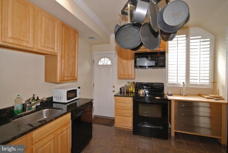 99 Rhode Island Avenue Northeast Washington, DC 20002 - Photo 10 of 24 Kitchen