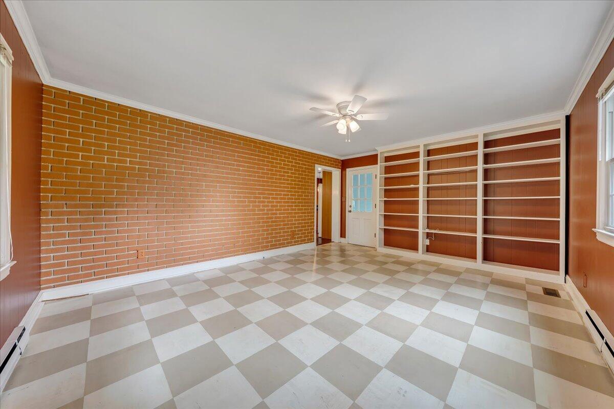 1143 Overland Road Southwest Roanoke, VA 24015 - Photo 14 of 48 27-MIB00886