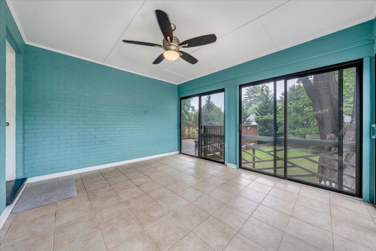 1143 Overland Road Southwest Roanoke, VA 24015 - Photo 16 of 48 30-MIB00892