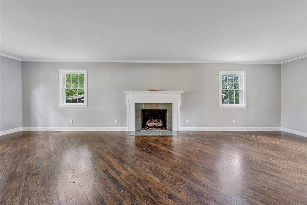 1143 Overland Road Southwest Roanoke, VA 24015 - Photo 3 of 48 06-MIB00823