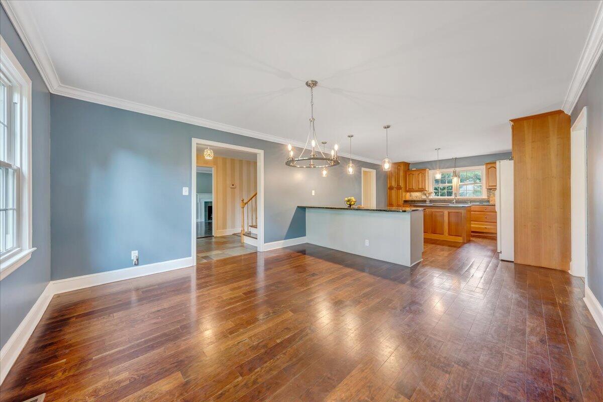 1143 Overland Road Southwest Roanoke, VA 24015 - Photo 7 of 48 14-MIB00844