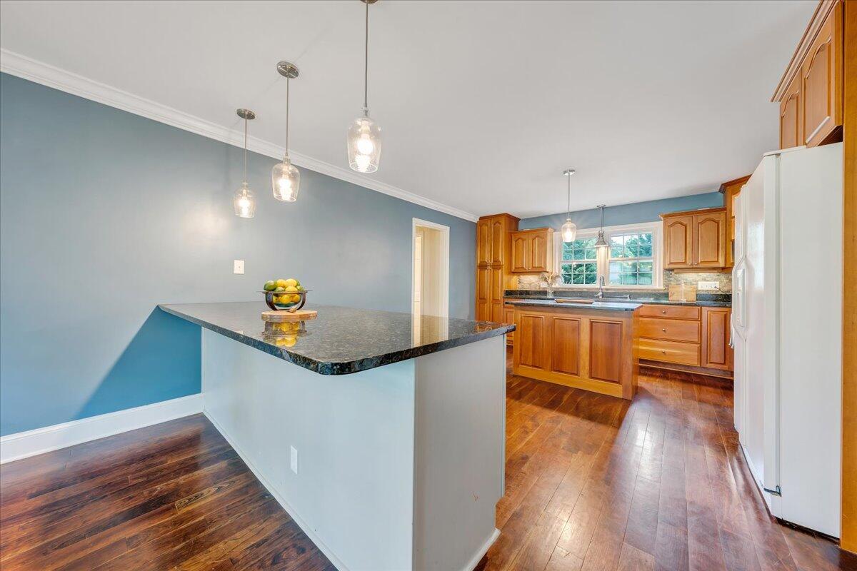 1143 Overland Road Southwest Roanoke, VA 24015 - Photo 8 of 48 16-MIB00853