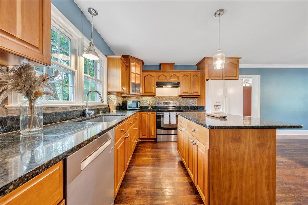 1143 Overland Road Southwest Roanoke, VA 24015 - Photo 10 of 48 18-MIB00859