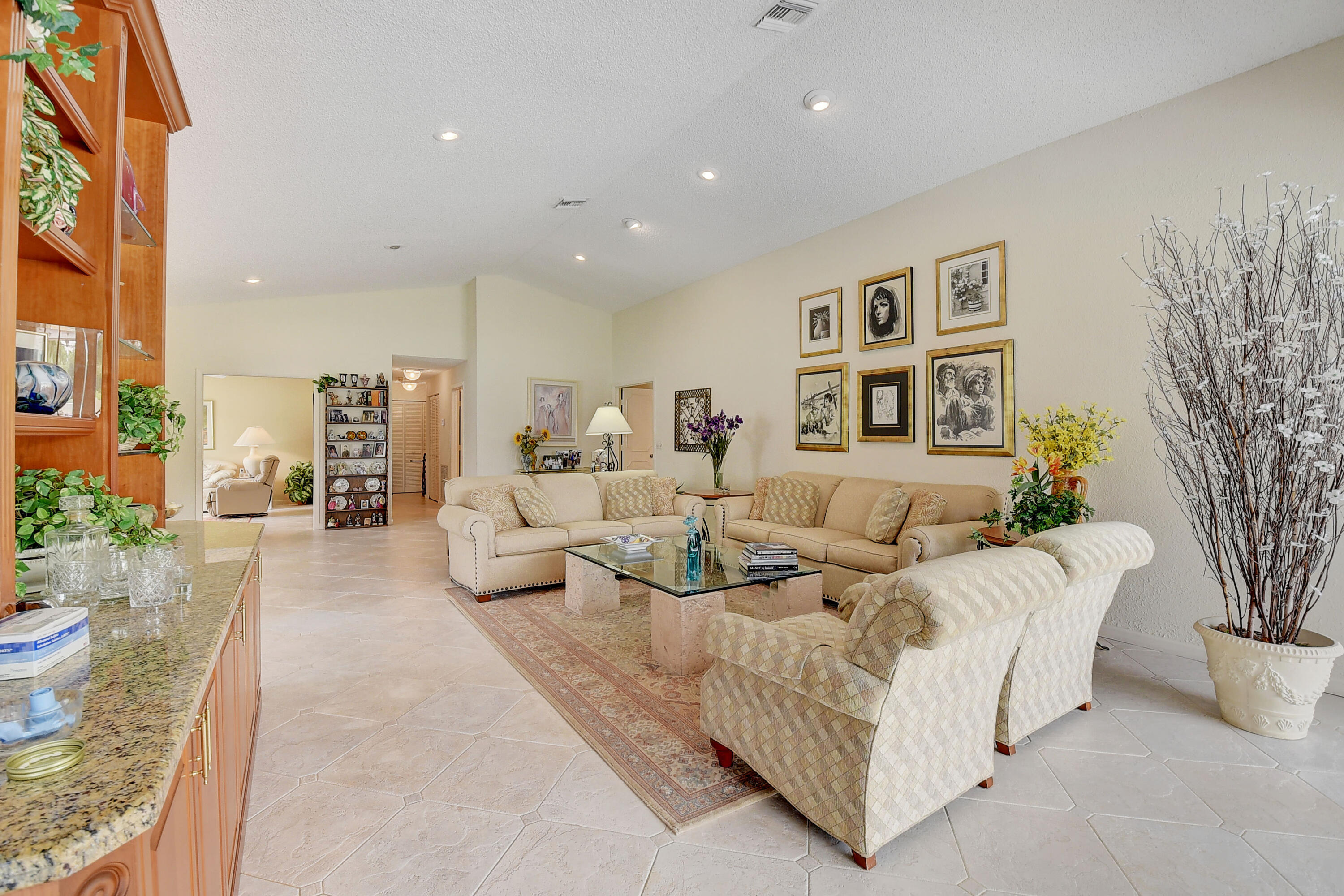 11228 Cloverleaf Circle Boca Raton, FL 33428 - Photo 6 of 54 Living Room