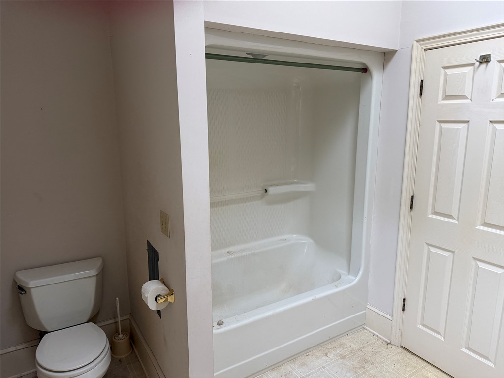 715 Concord Road Anderson, SC 29621 - Photo 14 of 24 Functional full bathroom featuring a tub and shower combination with ample overhead light.
