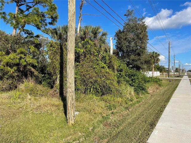 a view of an outdoor space