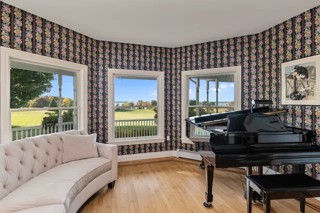 $1,325,000 | 302 Ledge Hill Drive, Georgia, VT 05478