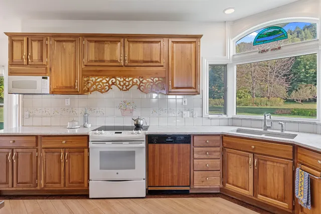 $1,325,000 | 302 Ledge Hill Drive, Georgia, VT 05478