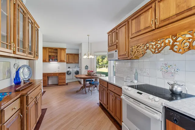 $1,325,000 | 302 Ledge Hill Drive, Georgia, VT 05478