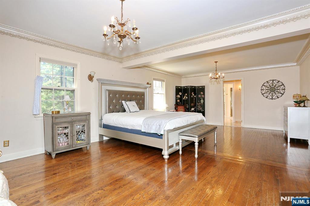 328 West Ridgewood Avenue Ridgewood, NJ 07450 - Photo 15 of 49