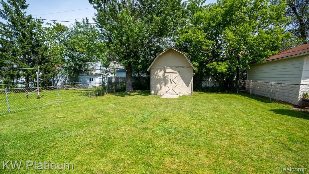 21772 Rausch Avenue Eastpointe, MI 48021 - Photo 10 of 23 10 Raush Ave-20.jpg