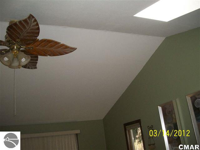 1133 East River Road Mount Pleasant, MI 48858 - Photo 9 of 16 1771305-8.JPG