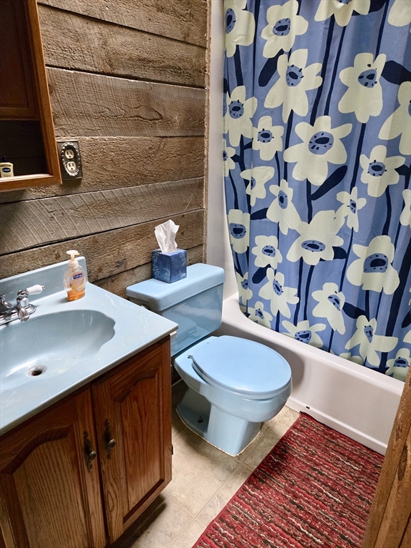 29 Finn Park Road Rutland, MA 01543 - Photo 13 of 24 a bathroom with a sink toilet and shower