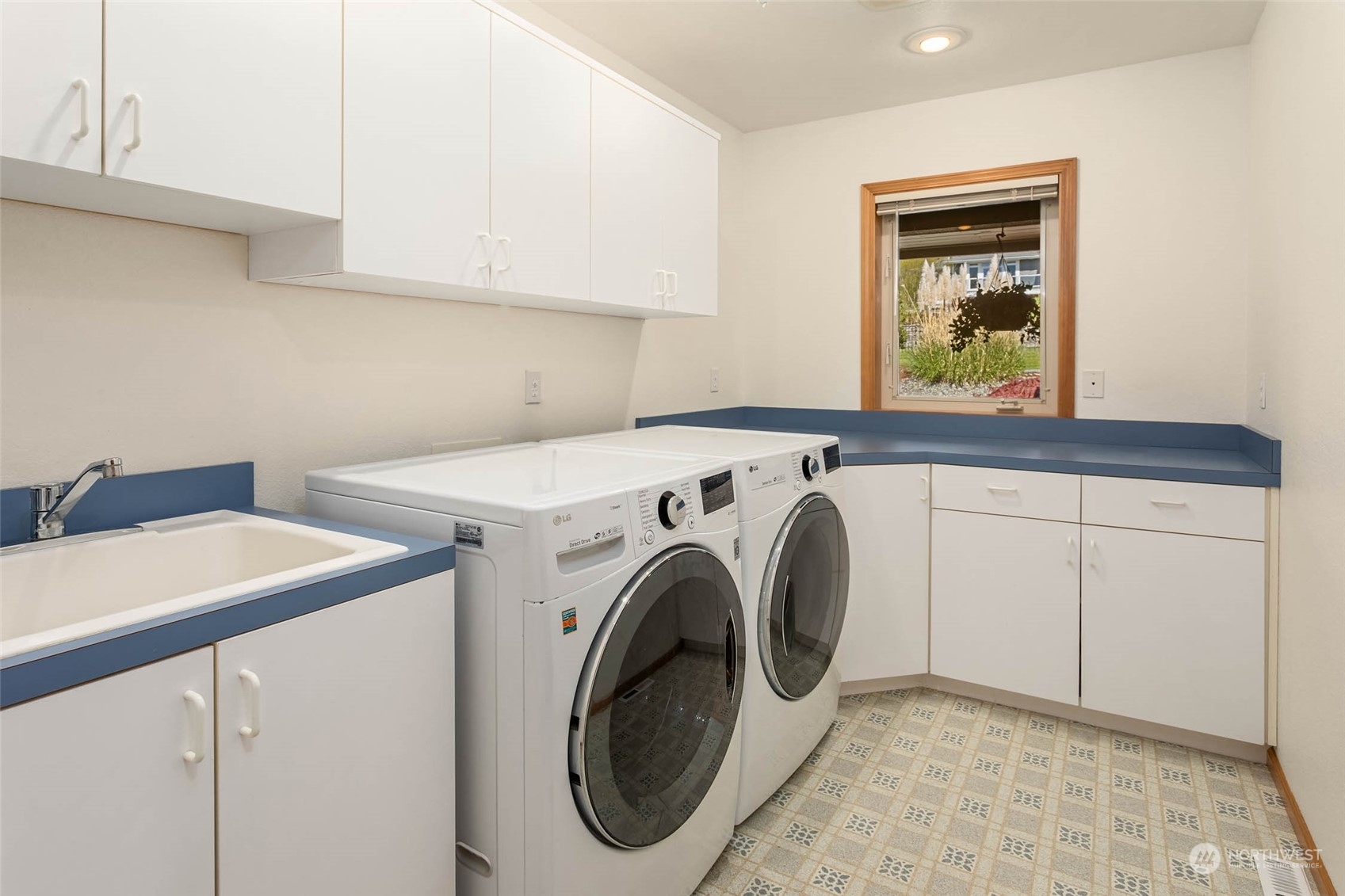 6404 Warren Street Anacortes, WA 98221 - Photo 30 of 38 a utility room with dryer and washer