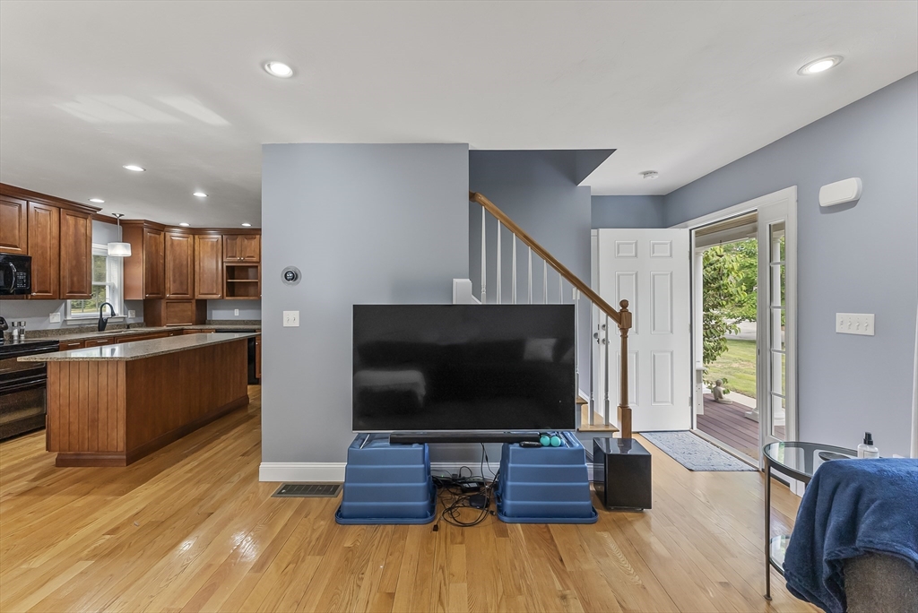 6 Priscilla Road Duxbury, MA 02332 - Photo 5 of 22 Gallery Image 5