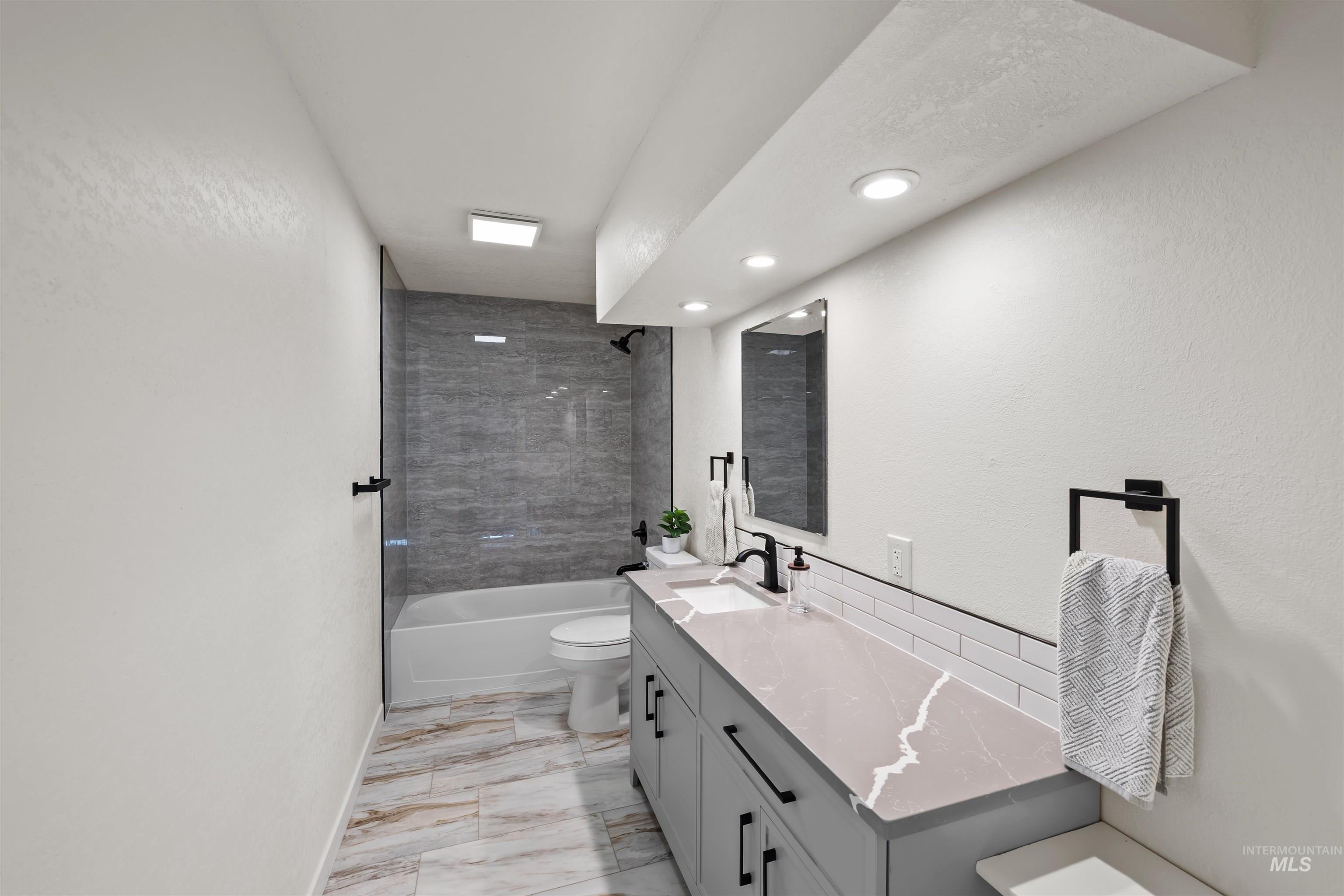 3154 South McCormick Way Boise, ID 83709 - Photo 26 of 50 Full bathroom featuring washtub / shower combination, vanity, a textured wall, and recessed lighting