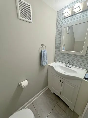 $229,900 | 2110 Country Club Drive, Woodridge, IL 60517