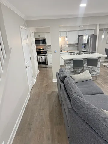 $229,900 | 2110 Country Club Drive, Woodridge, IL 60517