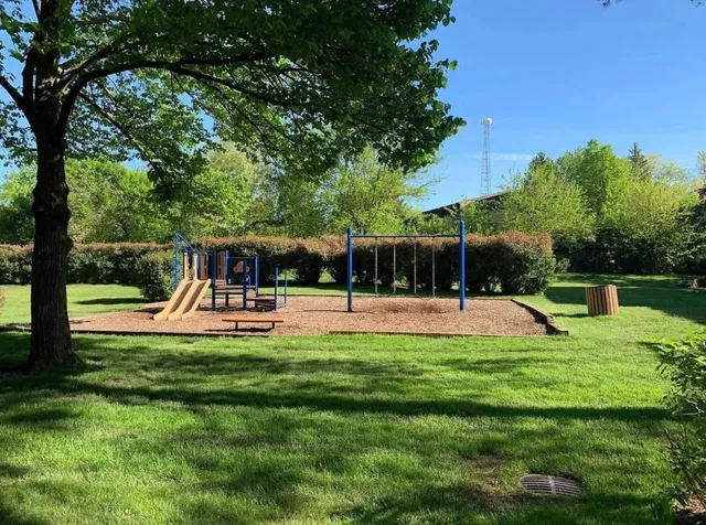 $229,900 | 2110 Country Club Drive, Woodridge, IL 60517