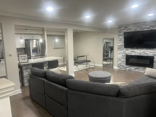 $229,900 | 2110 Country Club Drive, Woodridge, IL 60517