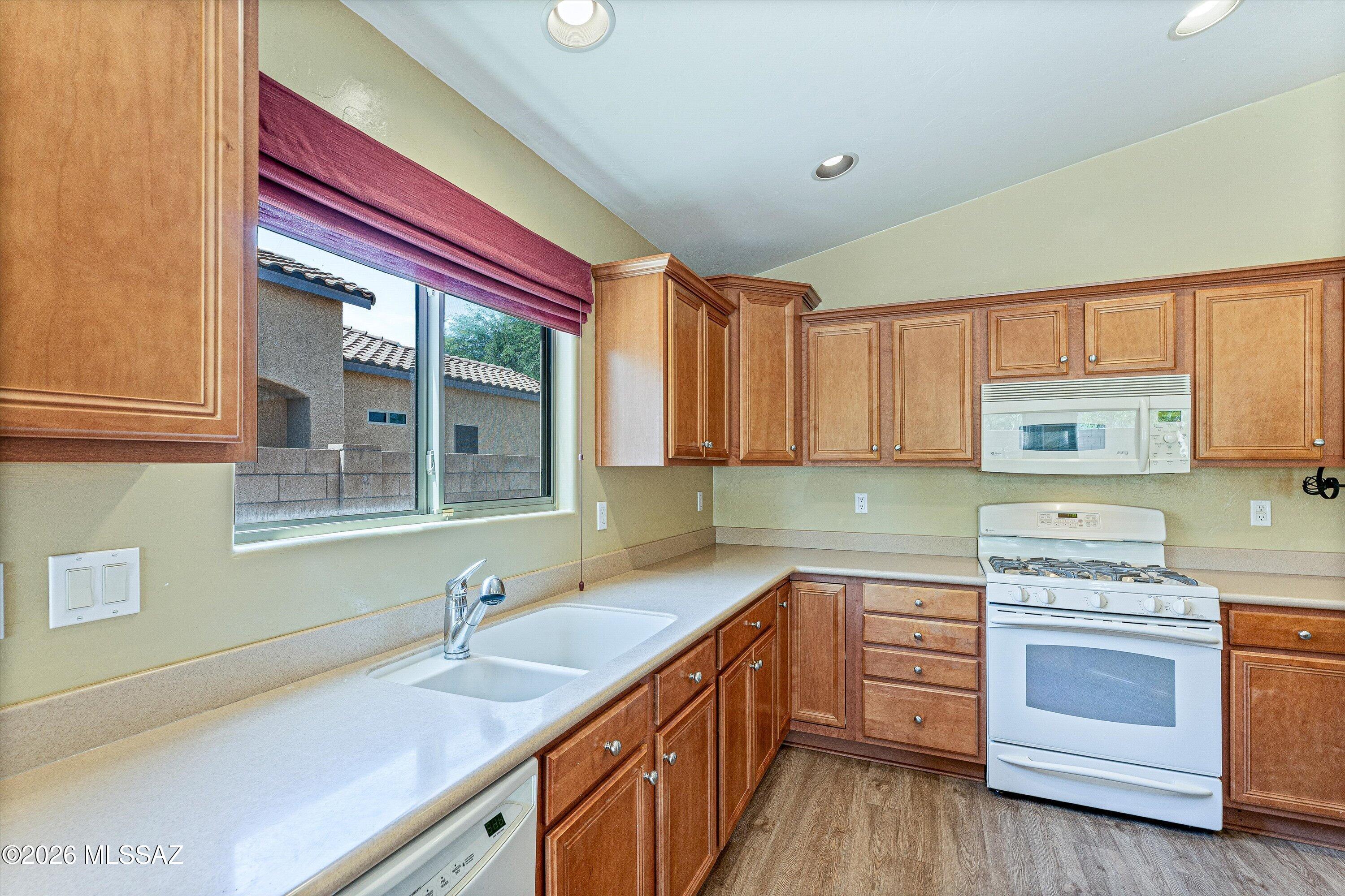 513 South Stone Bench Road Vail, AZ 85641 - Photo 15 of 39 Kitchen featuring generous counter space.