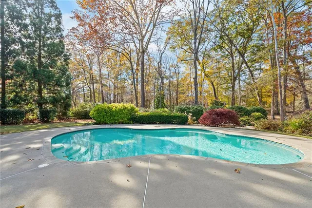 a view of walk in closet