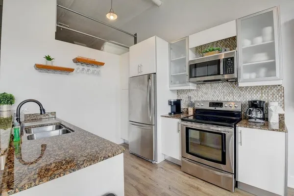 $5,000 | 185 Northeast 4th Avenue, Unit 210, Delray Beach, FL 33483