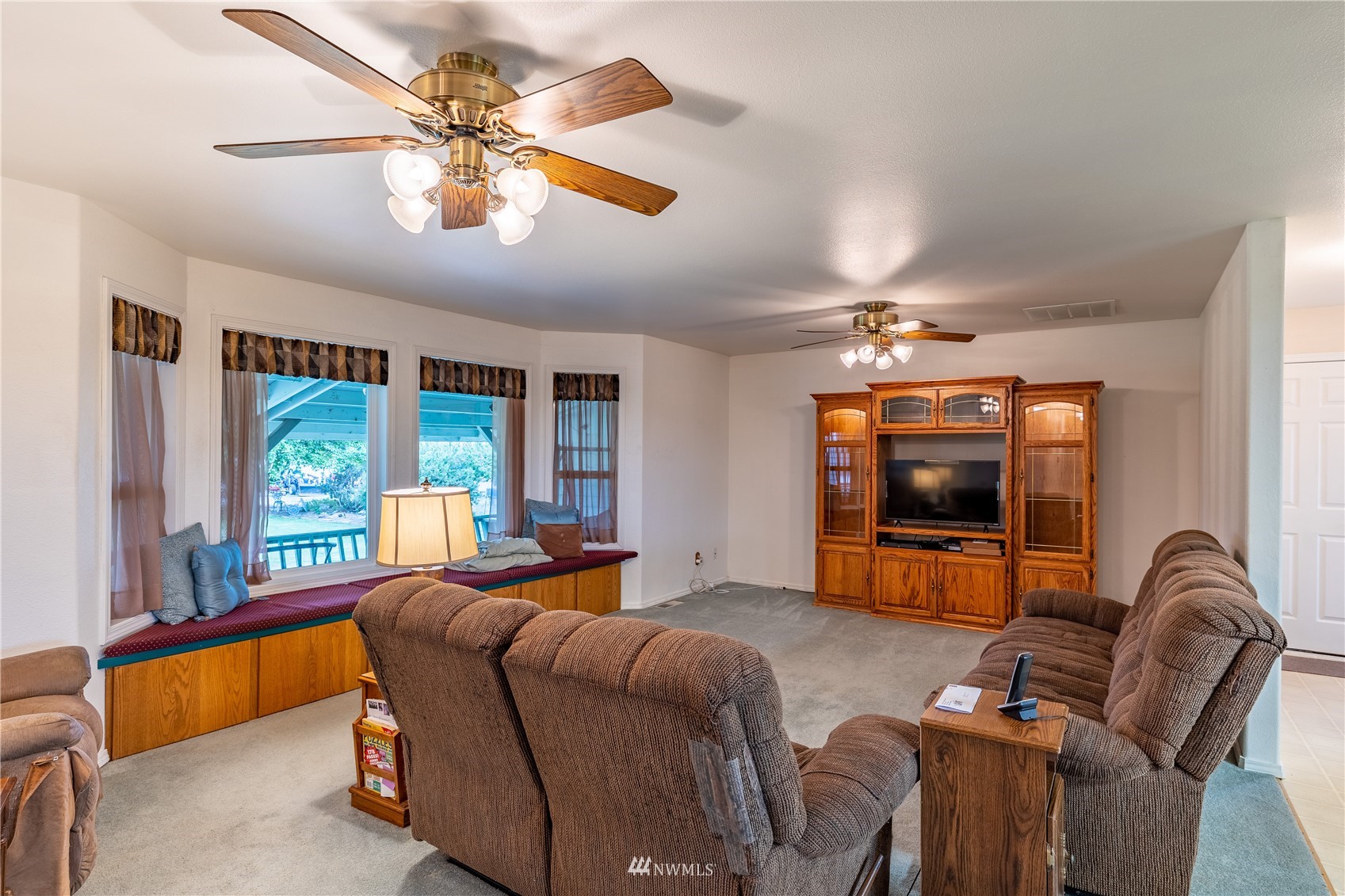 1659 West Gillis Road Othello, WA 99344 - Photo 13 of 38 a living room with furniture a ceiling fan and a flat screen tv