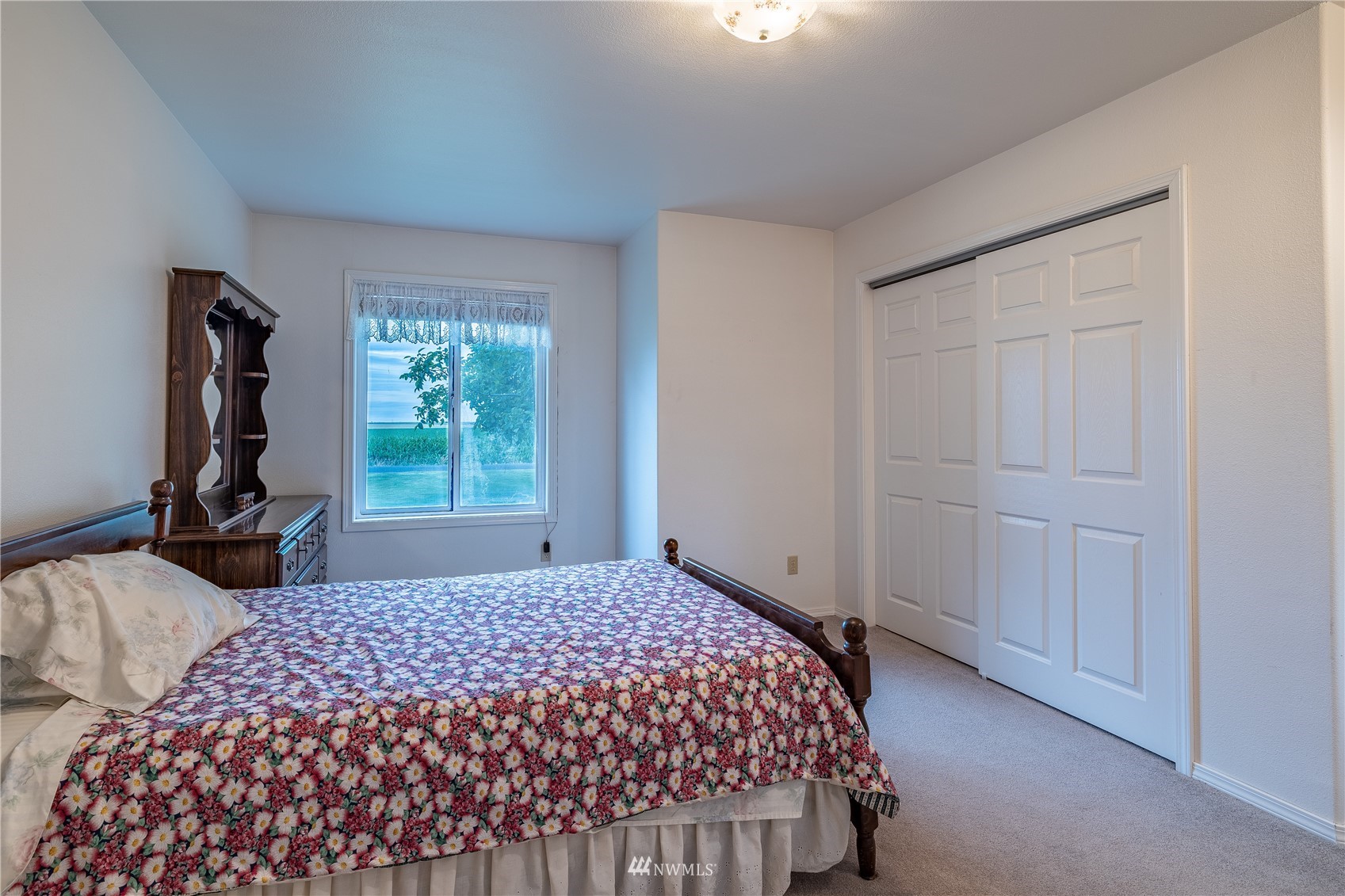 1659 West Gillis Road Othello, WA 99344 - Photo 20 of 38 a bedroom with a bed and a window