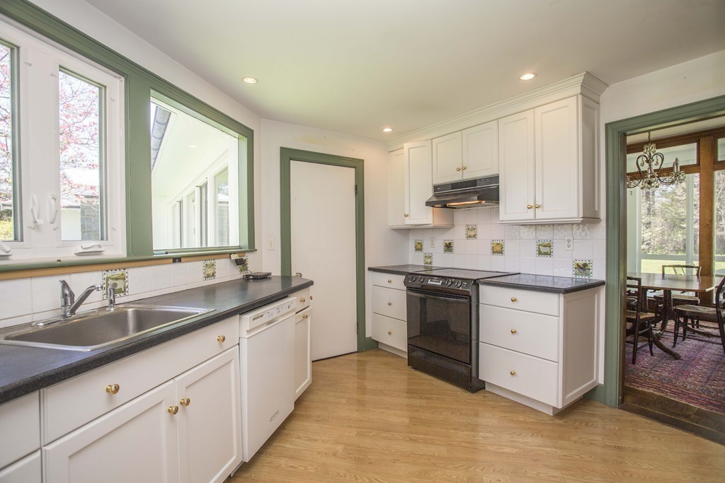 121 Farm Street Dover, MA 02030 - Photo 3 of 22