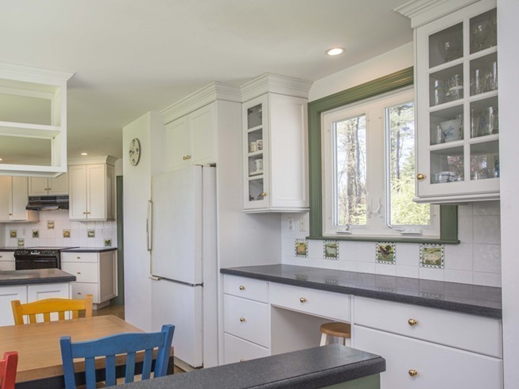 121 Farm Street Dover, MA 02030 - Photo 4 of 22