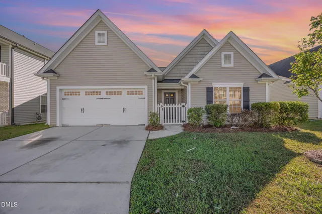 a view of a yard in front of a house