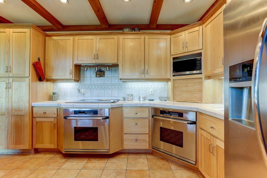 18390 Fryrear Ranch Road Bend, OR 97703 - Photo 7 of 36 Double ovens for the chief's