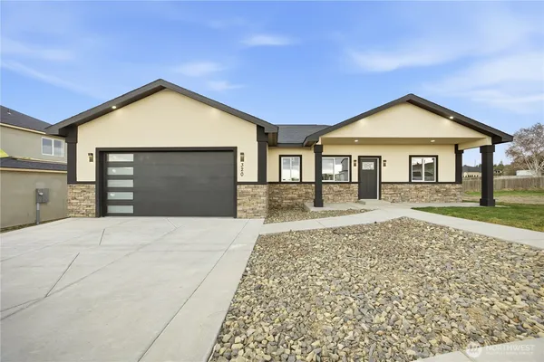 $465,000 | 320 Victoria Street, Sunnyside, WA 98944