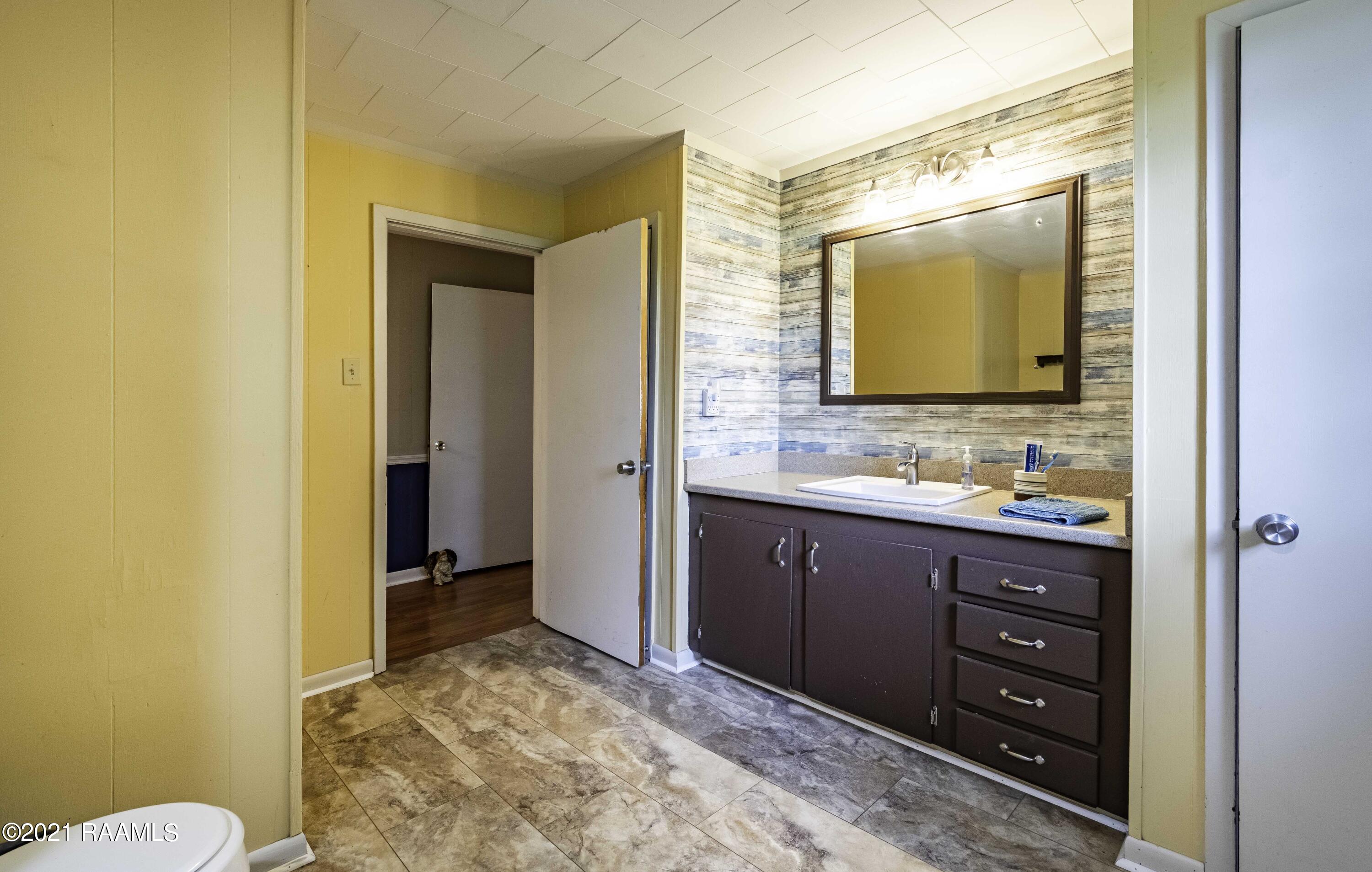 361 Buller Road Ville Platte, LA 70586 - Photo 21 of 33 Main Bathroom 3