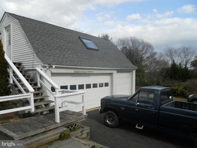 7820 Chapman Road Kingsville, MD 21087 - Photo 2 of 30 Steps to Office Above 3 Car Garage