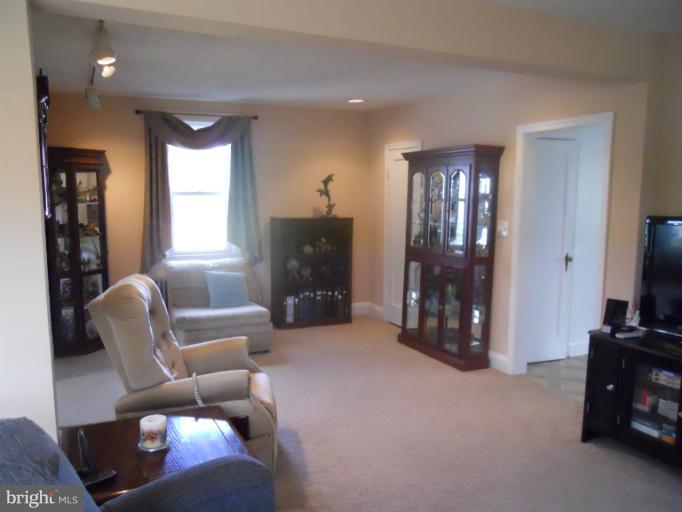 7820 Chapman Road Kingsville, MD 21087 - Photo 20 of 30 Living Room