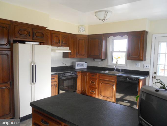 7820 Chapman Road Kingsville, MD 21087 - Photo 10 of 30 Kitchen