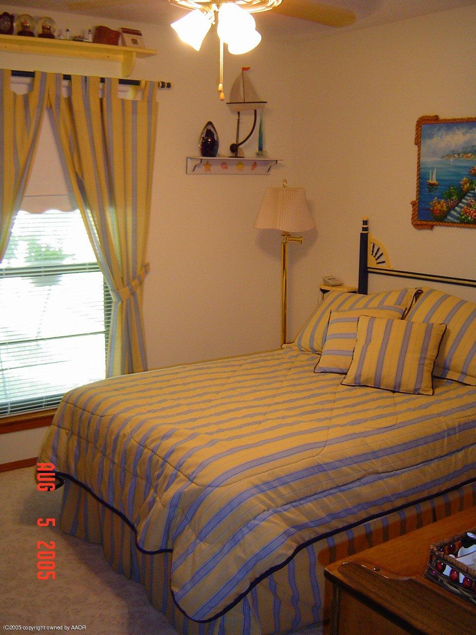 7204 Hatton Road Amarillo, TX 79110 - Photo 8 of 13 a bedroom with a bed and a window