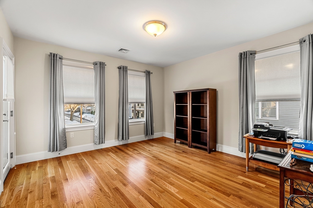 40 Knowles Road Watertown, MA 02472 - Photo 18 of 33