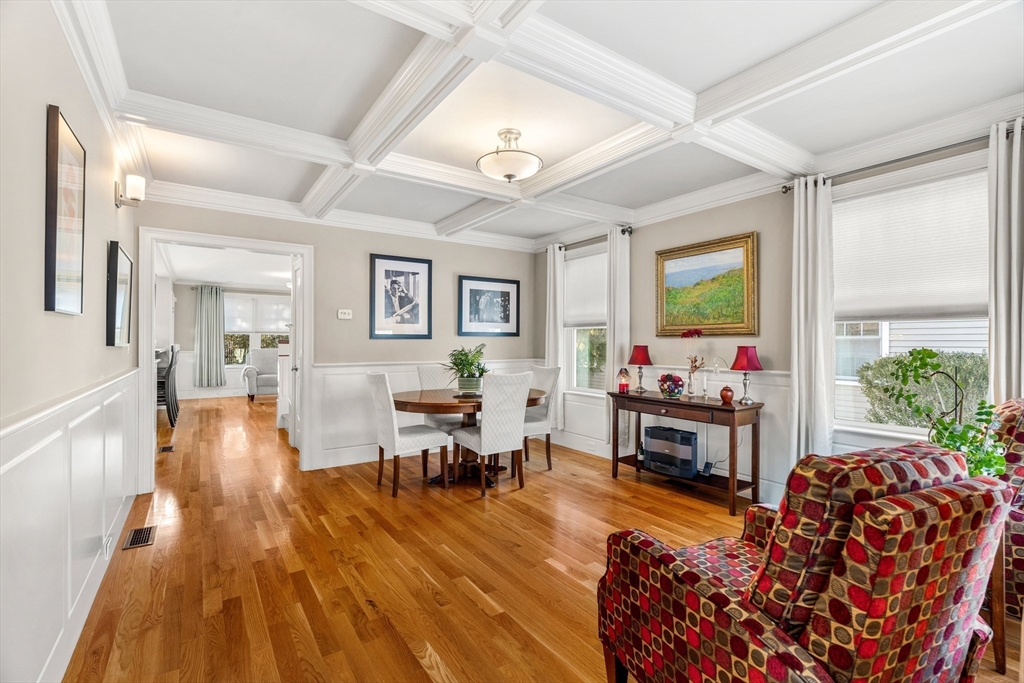 40 Knowles Road Watertown, MA 02472 - Photo 2 of 33